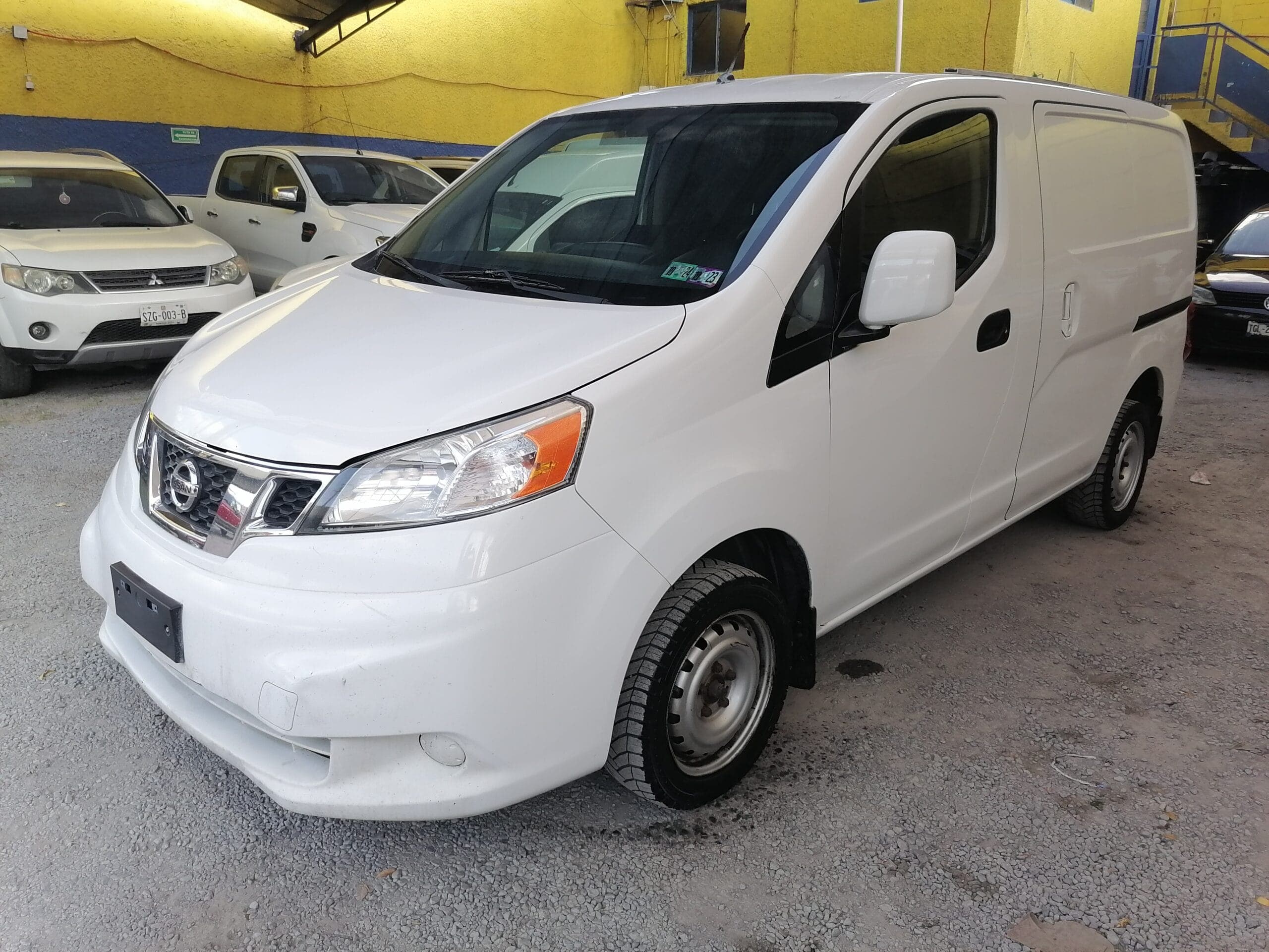 NISSAN NV200