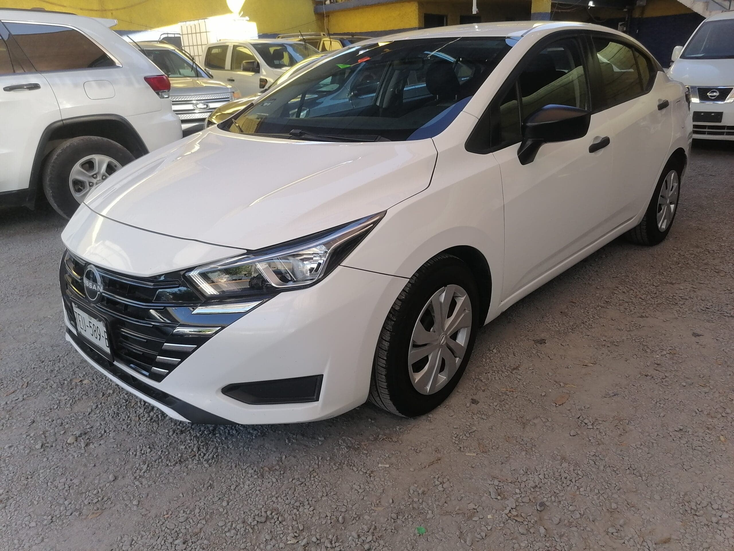NISSAN VERSA SENSE — foto 1